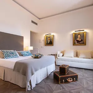 Kf Deluxe Bed & Breakfast
